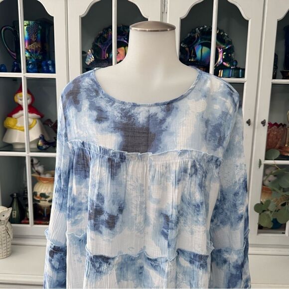 New Directions Tie Dye 3-Tiered Top Size XL Whitr and Blue - Picture 2 of 8